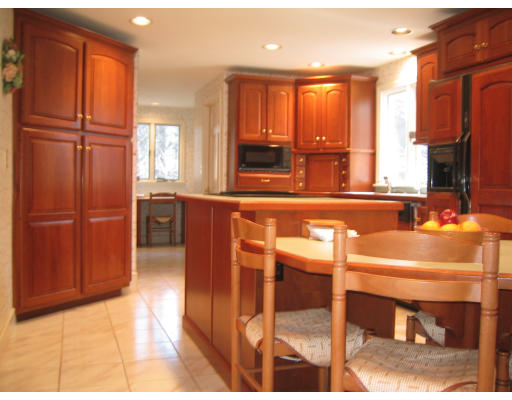 8 Village Gate Road Canton, MA 02021 - Photo 3 of 18 Gallery Image 3