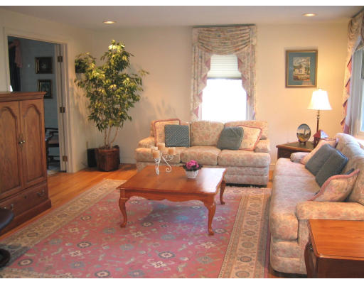 8 Village Gate Road Canton, MA 02021 - Photo 6 of 18 Gallery Image 6