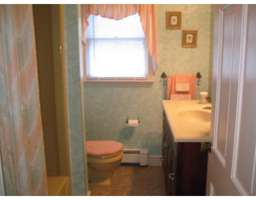 8 Village Gate Road Canton, MA 02021 - Photo 10 of 18 Gallery Image 10