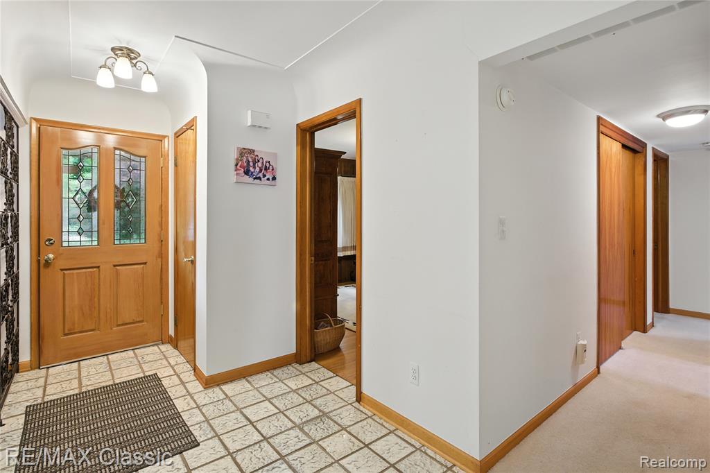 415 Booth Road Troy, MI 48085 - Photo 8 of 52