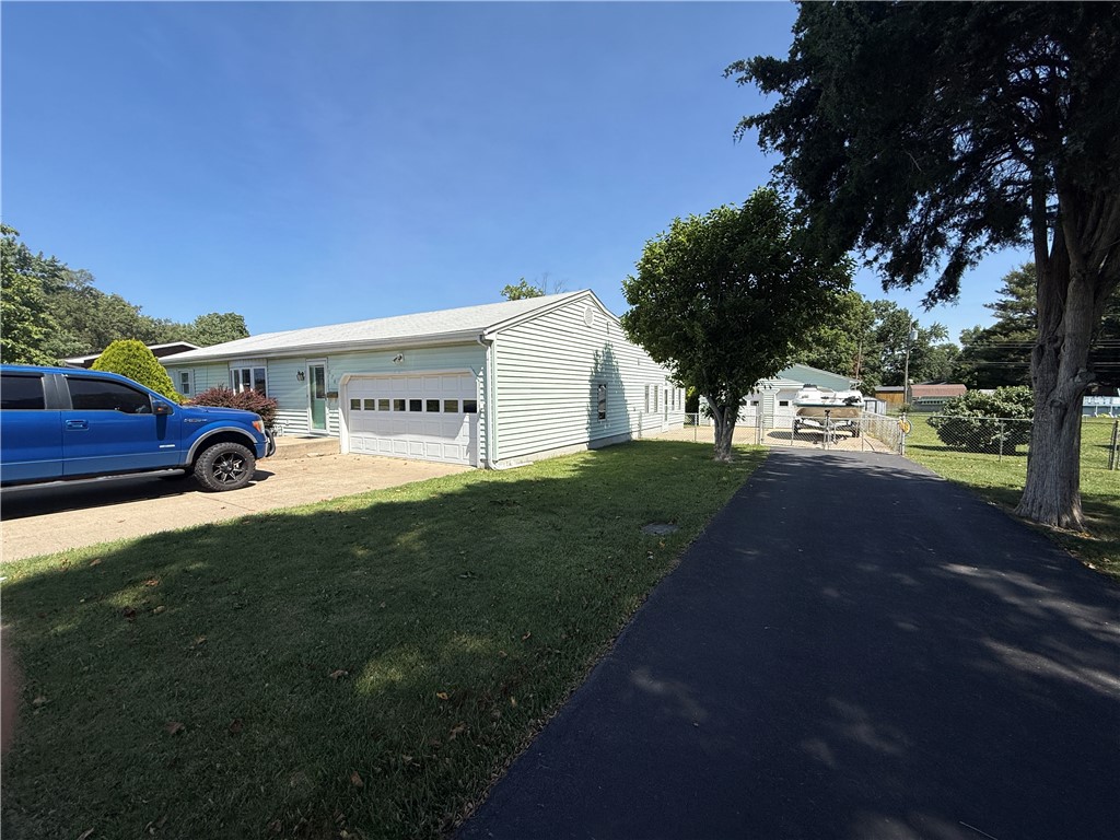 270 Shutter Drive Decatur, IL 62526 - Photo 3 of 19