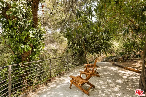 $1,350,000 | 10012 Charter Oak Lane, Beverly Hills, CA 90210