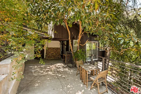 $1,350,000 | 10012 Charter Oak Lane, Beverly Hills, CA 90210