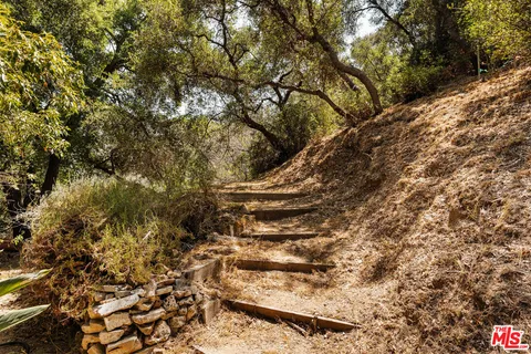 $1,350,000 | 10012 Charter Oak Lane, Beverly Hills, CA 90210