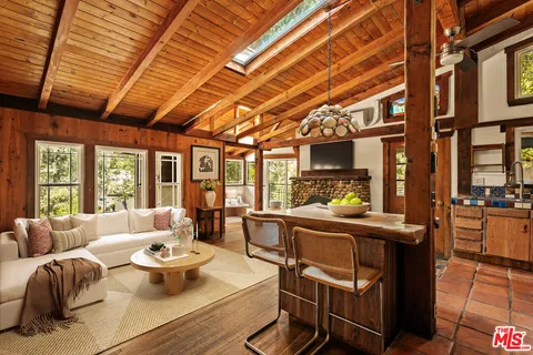 $1,350,000 | 10012 Charter Oak Lane, Beverly Hills, CA 90210