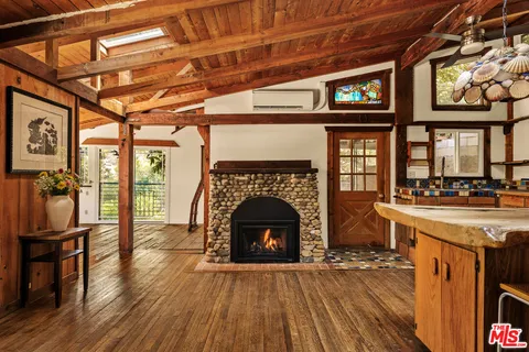 $1,350,000 | 10012 Charter Oak Lane, Beverly Hills, CA 90210