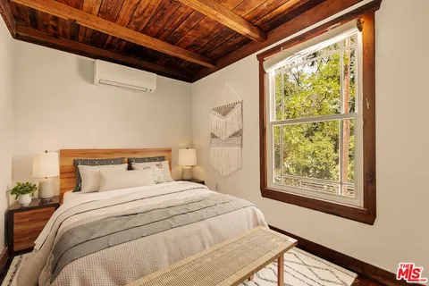 $1,350,000 | 10012 Charter Oak Lane, Beverly Hills, CA 90210