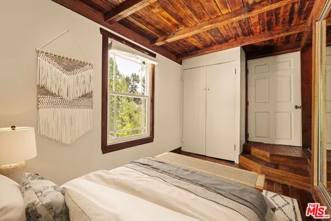 $1,350,000 | 10012 Charter Oak Lane, Beverly Hills, CA 90210