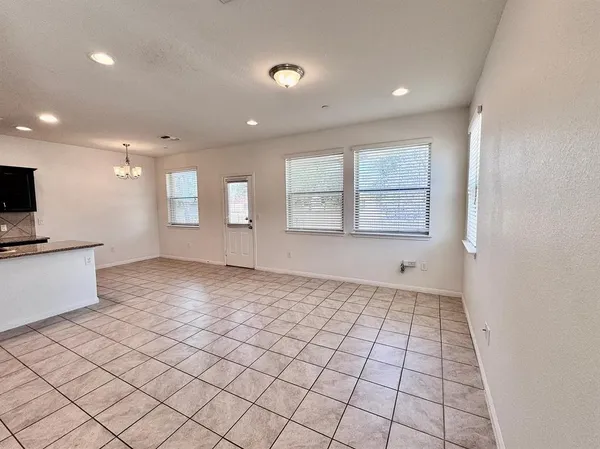 $1,995 | 1001 Zodiac Lane, Unit 50, Round Rock, TX 78665