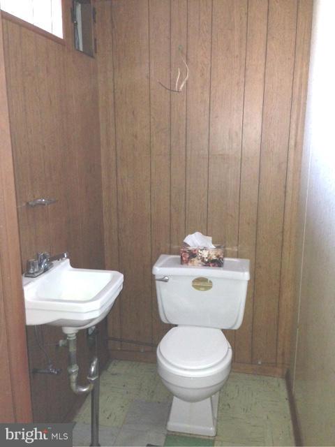 8025 Stratman Road Baltimore, MD 21222 - Photo 12 of 17 powder room