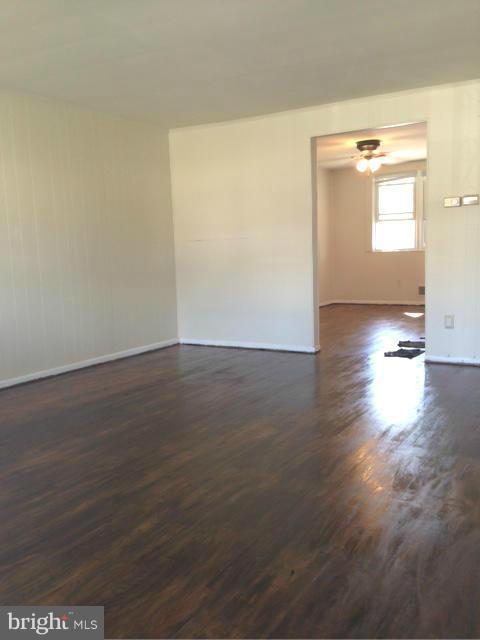 8025 Stratman Road Baltimore, MD 21222 - Photo 6 of 17 Living Room
