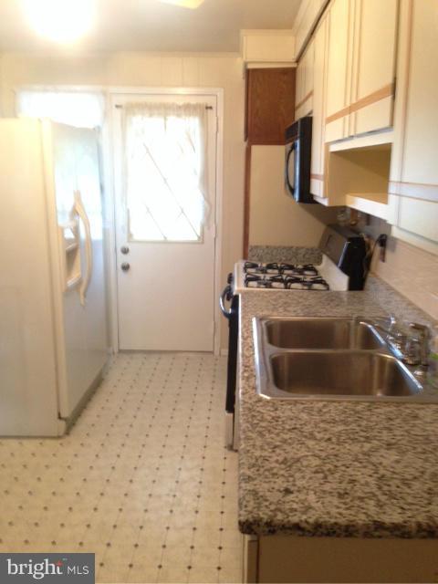 8025 Stratman Road Baltimore, MD 21222 - Photo 8 of 17 Kitchen