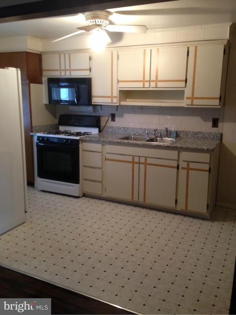 8025 Stratman Road Baltimore, MD 21222 - Photo 9 of 17 Kitchen