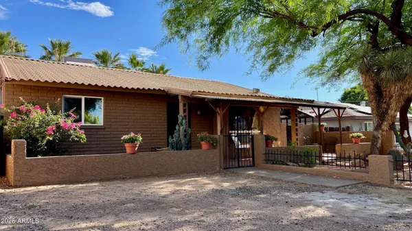 $299,900 | 1218 East Shangri La Road, Phoenix, AZ 85020