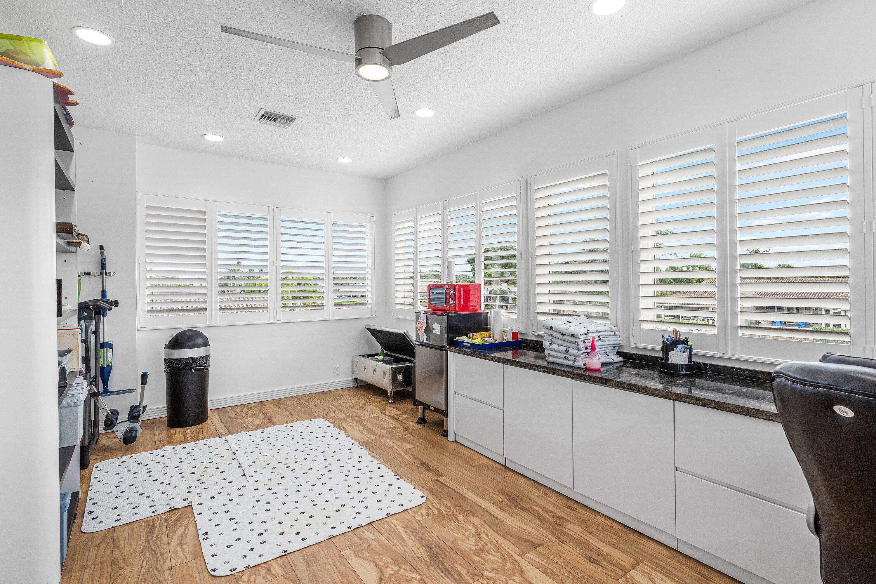 678 Carriage Hill Lane Boca Raton, FL 33486 - Photo 35 of 43 a kitchen that has a sink and a stove in it