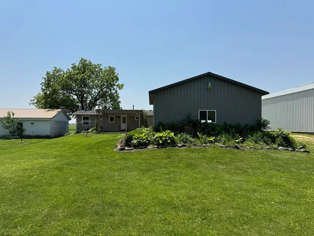 $162,000 | 25115 Locust Road, Lanark, IL 61046
