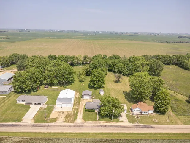 $162,000 | 25115 Locust Road, Lanark, IL 61046