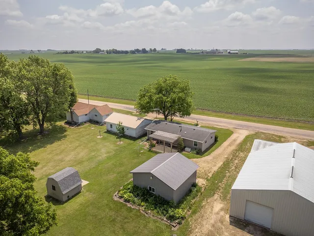 $162,000 | 25115 Locust Road, Lanark, IL 61046