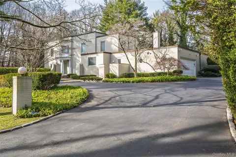$2,998,000 | 120 Bacon Road, Old Westbury, NY 11568