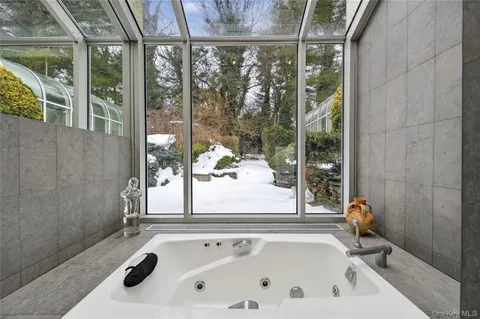 $3,200,000 | 120 Bacon Road, Old Westbury, NY 11568