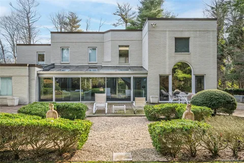 $2,998,000 | 120 Bacon Road, Old Westbury, NY 11568
