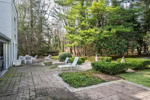 $2,998,000 | 120 Bacon Road, Old Westbury, NY 11568