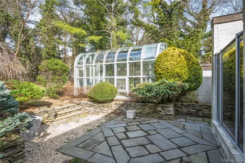 $2,998,000 | 120 Bacon Road, Old Westbury, NY 11568