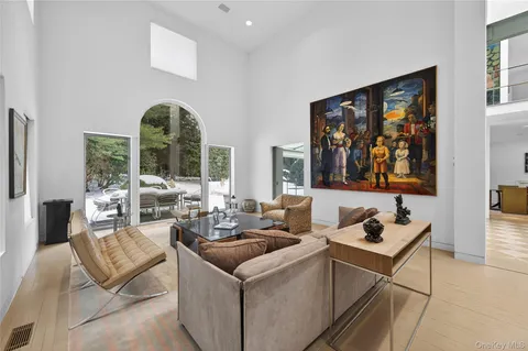 $3,200,000 | 120 Bacon Road, Old Westbury, NY 11568