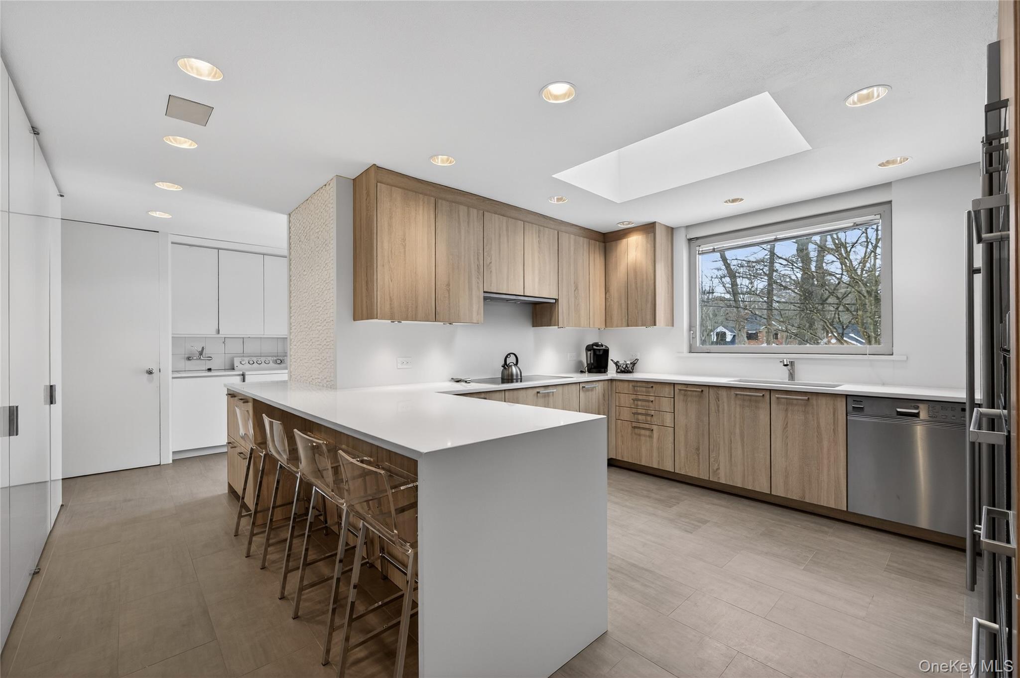 120 Bacon Road Old Westbury, NY 11568 - Photo 7 of 23