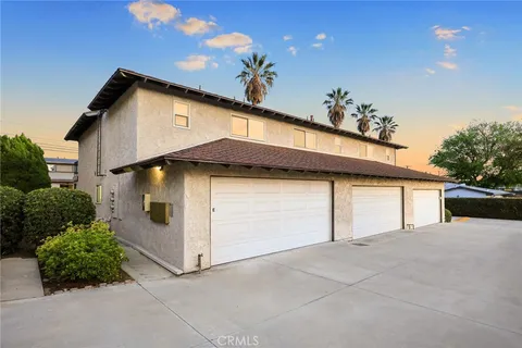 a house view with a outdoor space