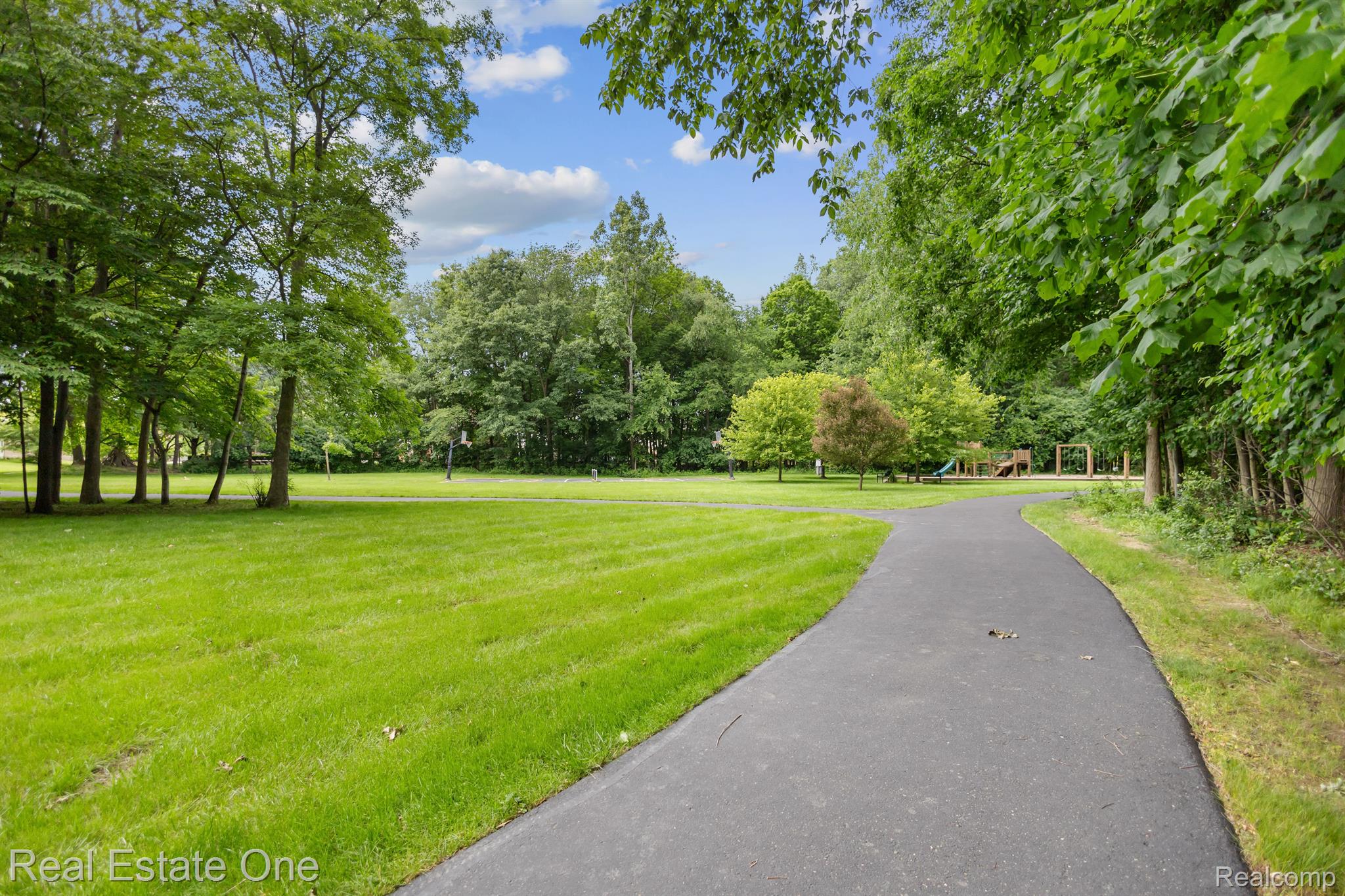 415 Jonathan Drive Rochester, MI 48307 - Photo 29 of 31 Gallery Image 29