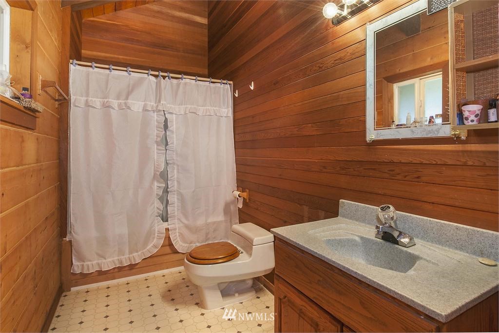 14037 Bandix Road Southeast Olalla, WA 98359 - Photo 12 of 15 Gallery Image 12