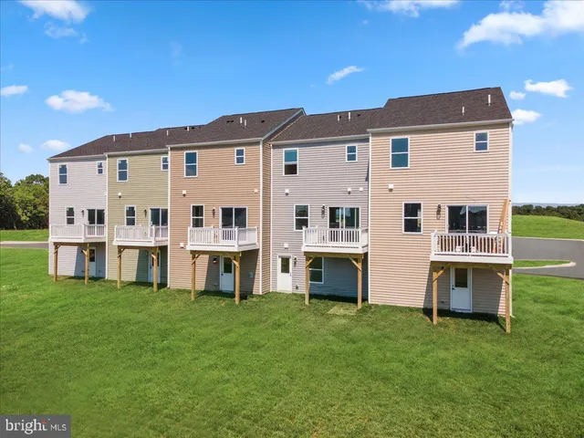 a view of house with a yard