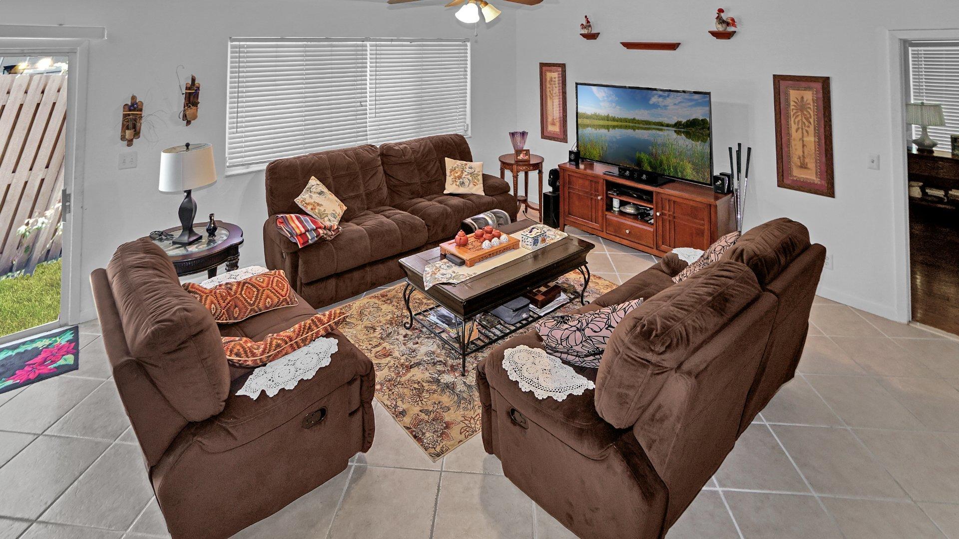 121 Maplecrest Circle Jupiter, FL 33458 - Photo 17 of 21 13340-DSC03837-9ea7606e