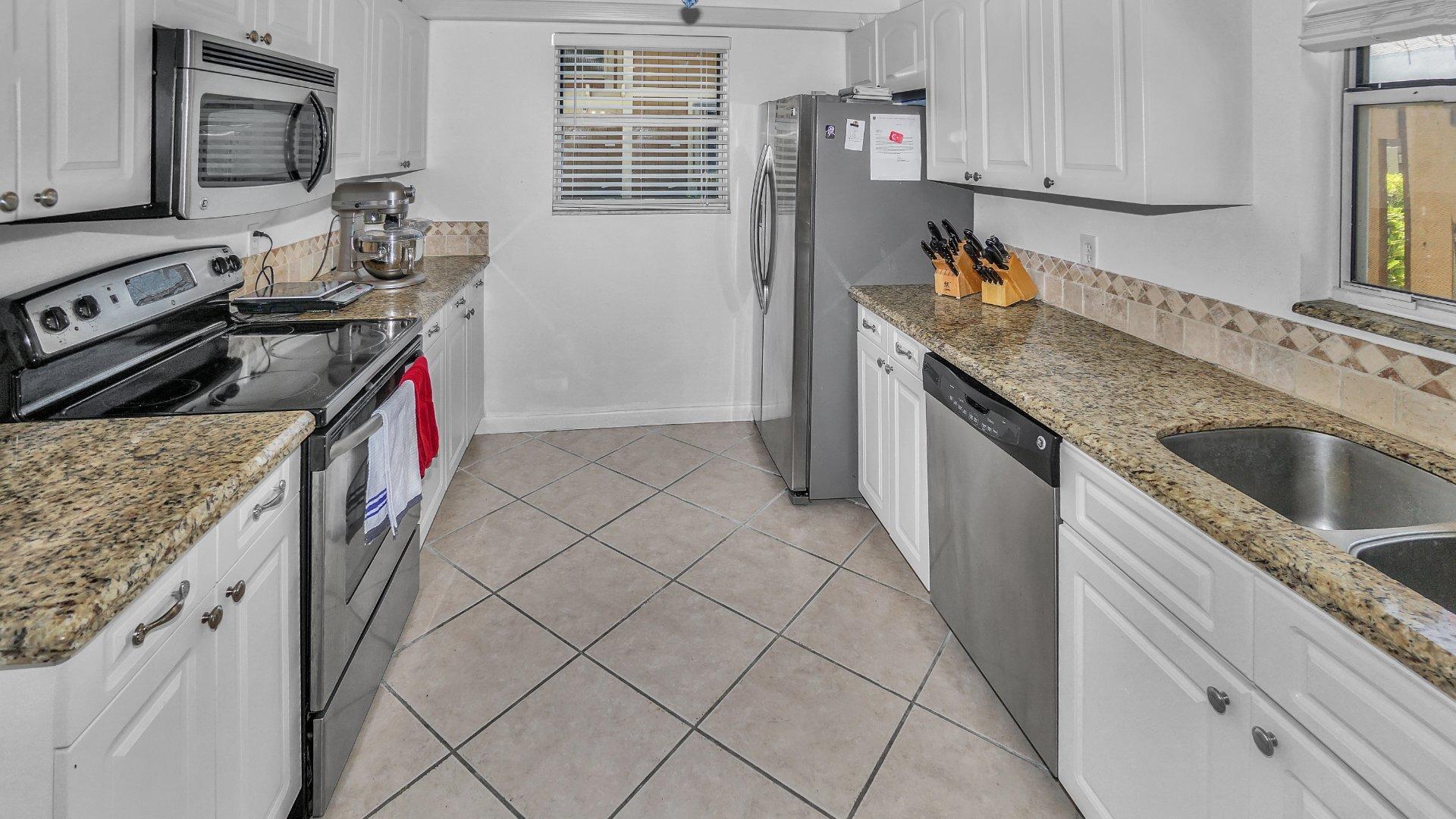 121 Maplecrest Circle Jupiter, FL 33458 - Photo 4 of 21 13340-DSC03812-5e1a6f80