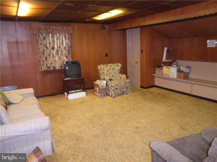 353 Spring Valley Road Springfield, PA 19064 - Photo 8 of 18 Family Room