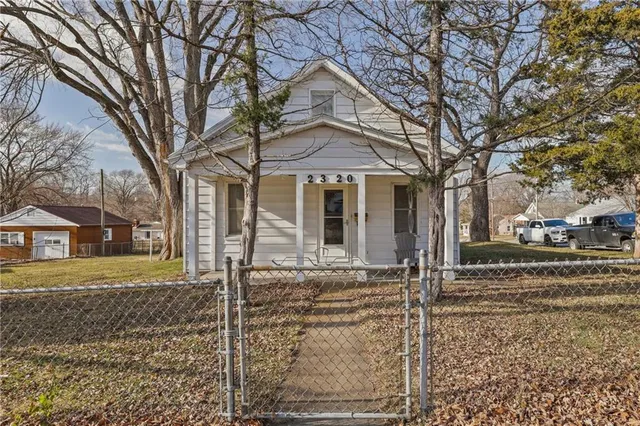 $119,900 | 2320 South Northern Boulevard, Independence, MO 64052