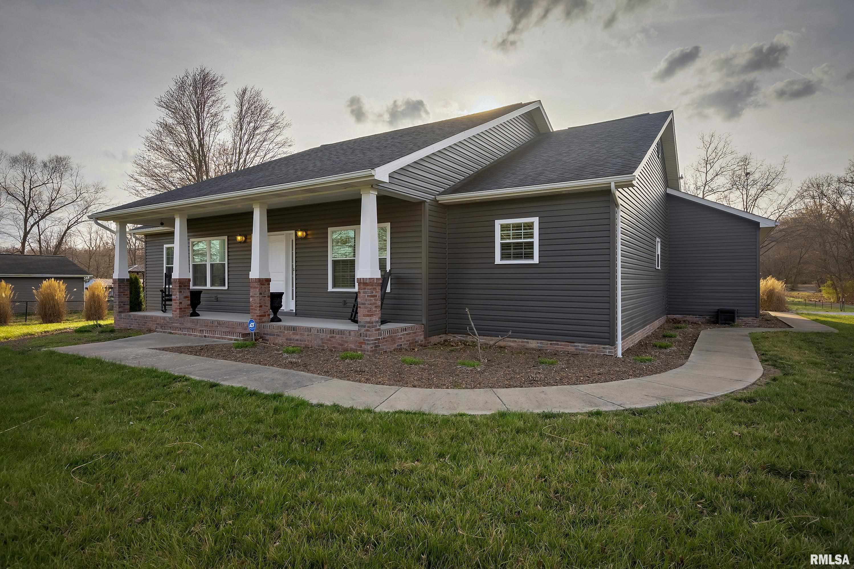 16629 Pittsburg Road Pittsburg, IL 62974 - Photo 1 of 40