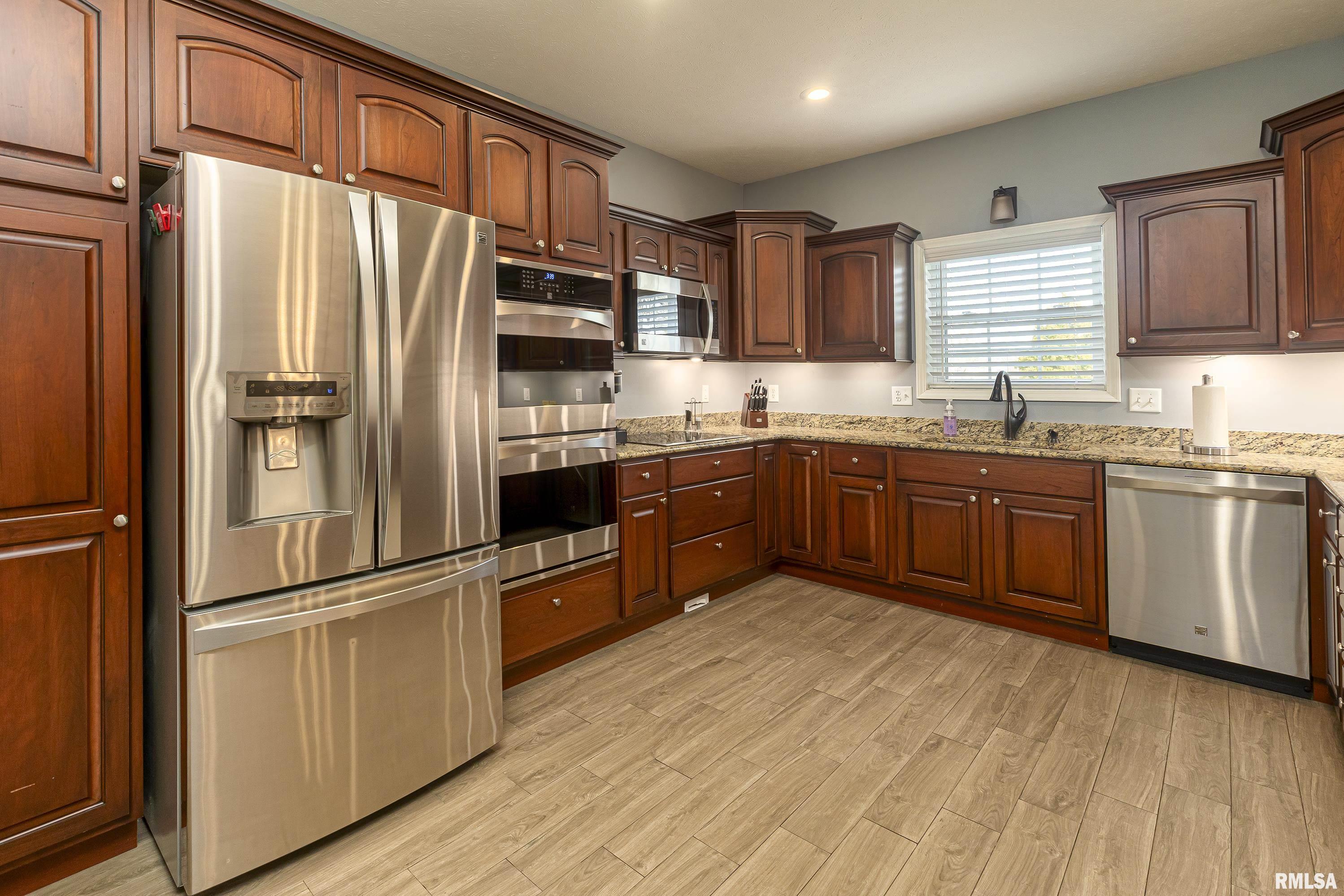 16629 Pittsburg Road Pittsburg, IL 62974 - Photo 7 of 40