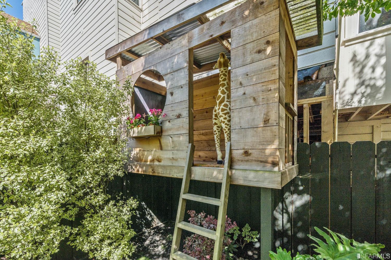 104 3rd Avenue San Francisco, CA 94118 - Photo 28 of 41 front view of a building