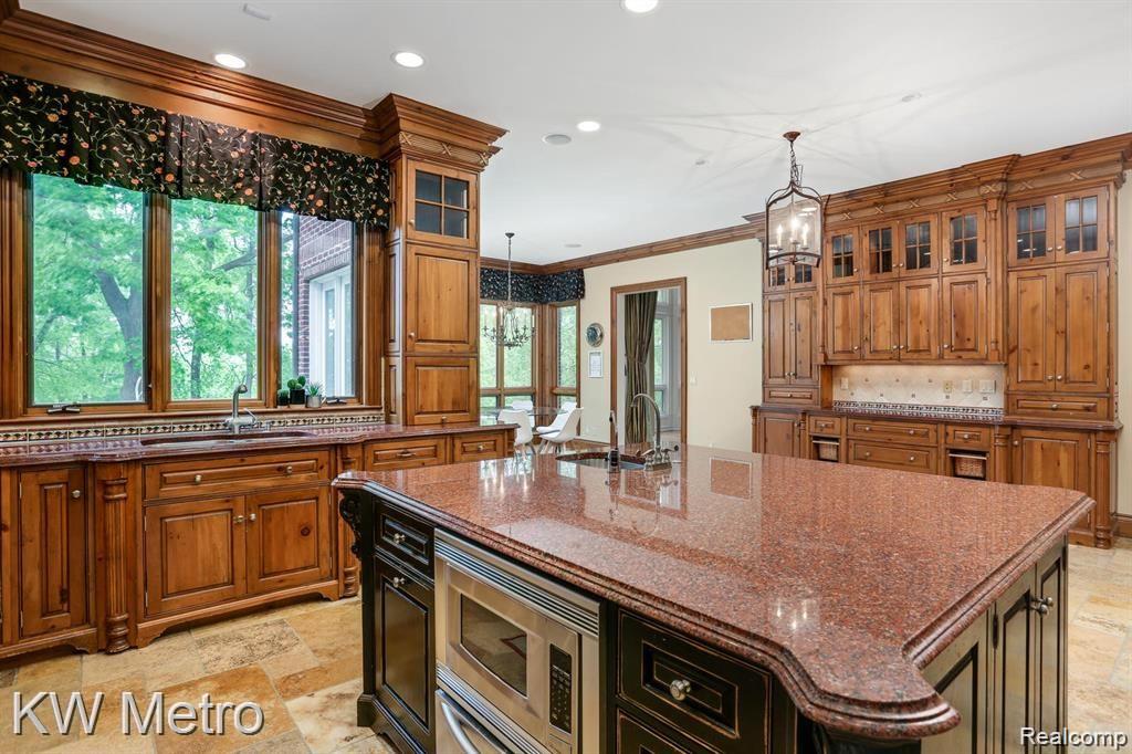 4640 Wind Ridge Court Rochester, MI 48306 - Photo 18 of 59