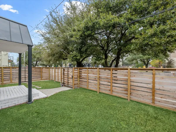 $1,600 | 1119 Waugh Drive, Unit 4, Houston, TX 77019