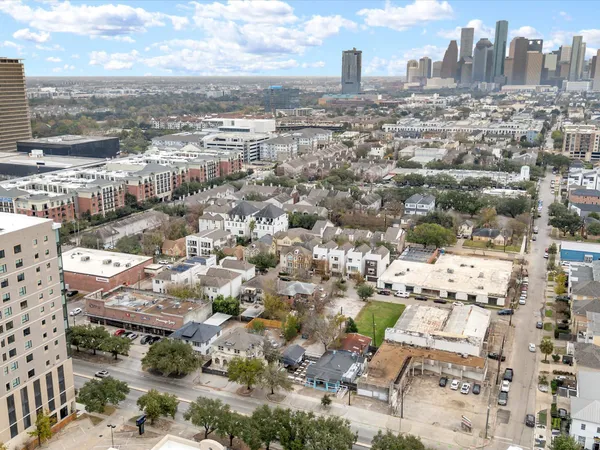 $1,600 | 1119 Waugh Drive, Unit 4, Houston, TX 77019