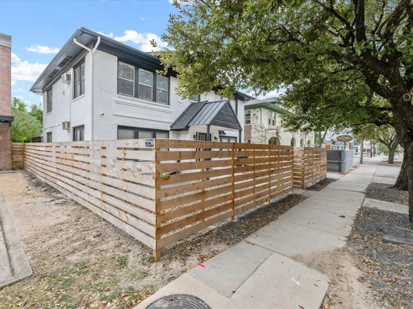 $1,600 | 1119 Waugh Drive, Unit 4, Houston, TX 77019