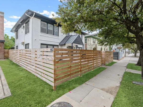 $1,600 | 1119 Waugh Drive, Unit 4, Houston, TX 77019