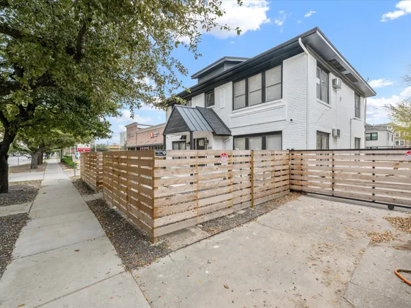 $1,600 | 1119 Waugh Drive, Unit 4, Houston, TX 77019