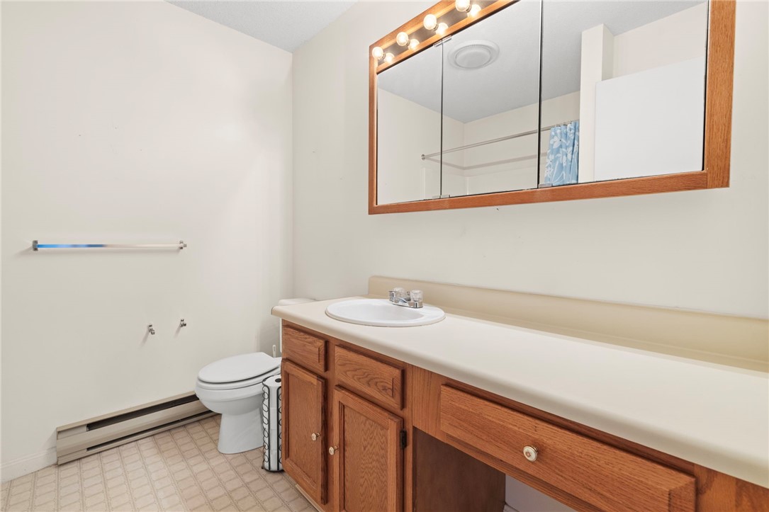 200 Post Road, Unit 603 Warwick, RI 02888 - Photo 20 of 41 Full bath features tub and shower.