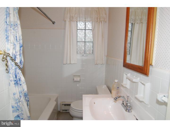 17 Wingert Road Wyomissing, PA 19610 - Photo 6 of 9 Bathroom