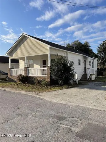 $1,430 | 883 North Cool Avenue, New Bern, NC 28560