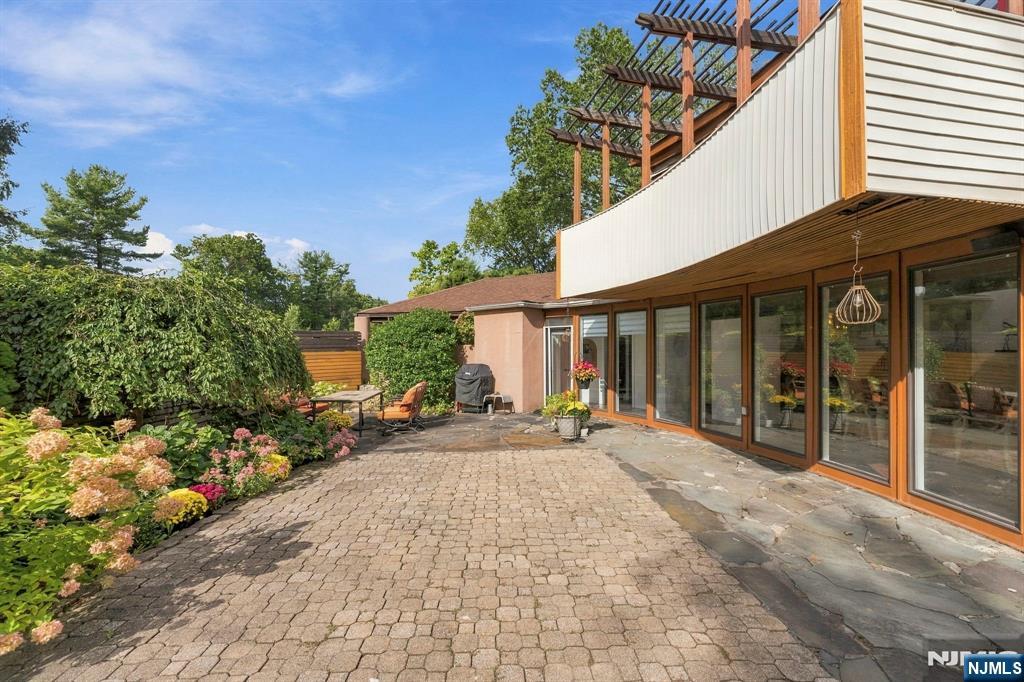 387 Spring Valley Road Paramus, NJ 07652 - Photo 44 of 50 Gallery Image 44